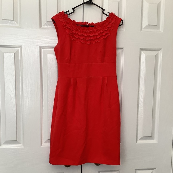 EUC Sandra Darren Deep Coral Ruffle Neck Shift Sheath Dress 4 - Picture 1 of 5